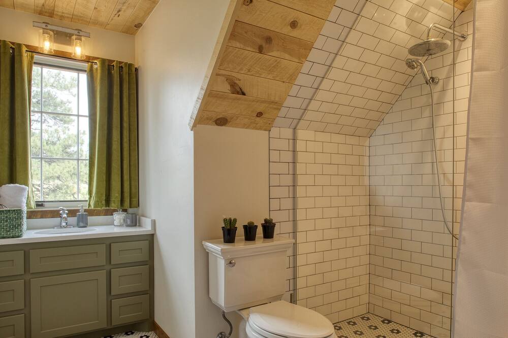 Photo of Bathroom in Chromo