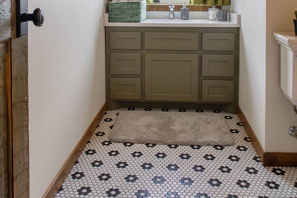 Photo of Bathroom in Chromo
