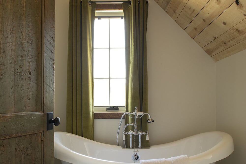 Photo of Bathroom in Chromo