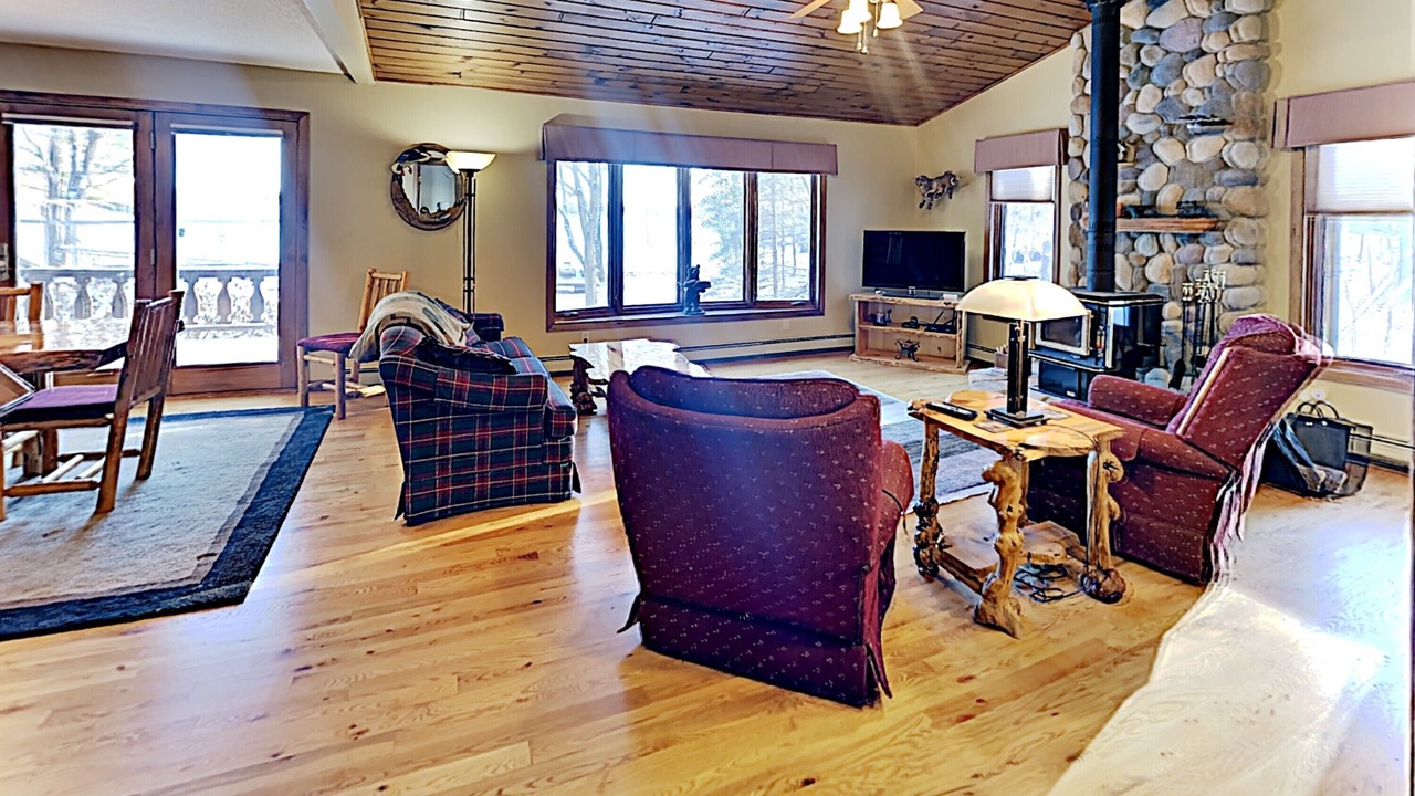 Photo of Livingroom in Stone Lake