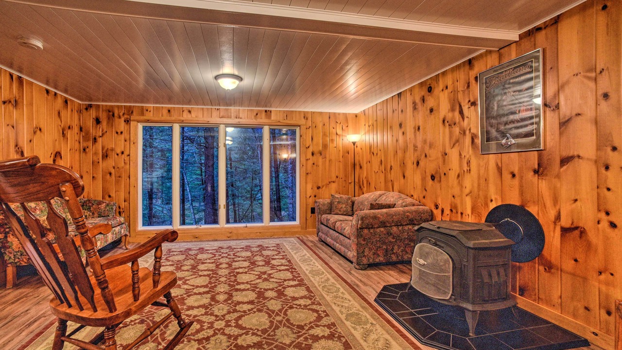Photo of Livingroom in Town of Bleecker