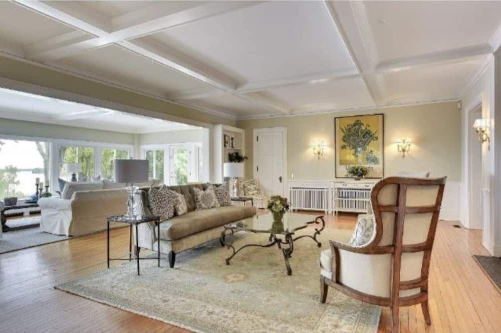 Photo of Livingroom in Minnetrista
