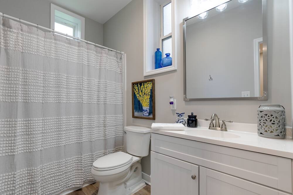 Photo of Bathroom in Monroe Ward