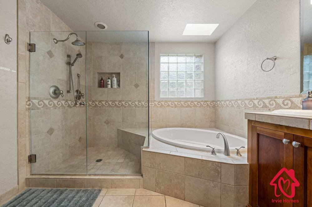 Photo of Bathroom in Glenwood Hills