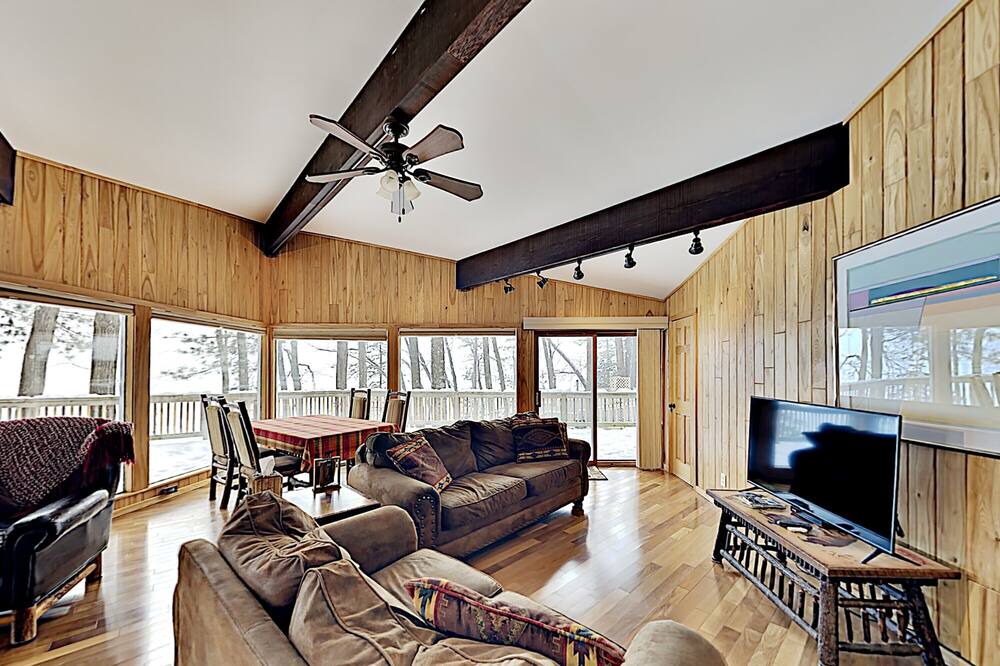 Photo of Livingroom in Chief Lake