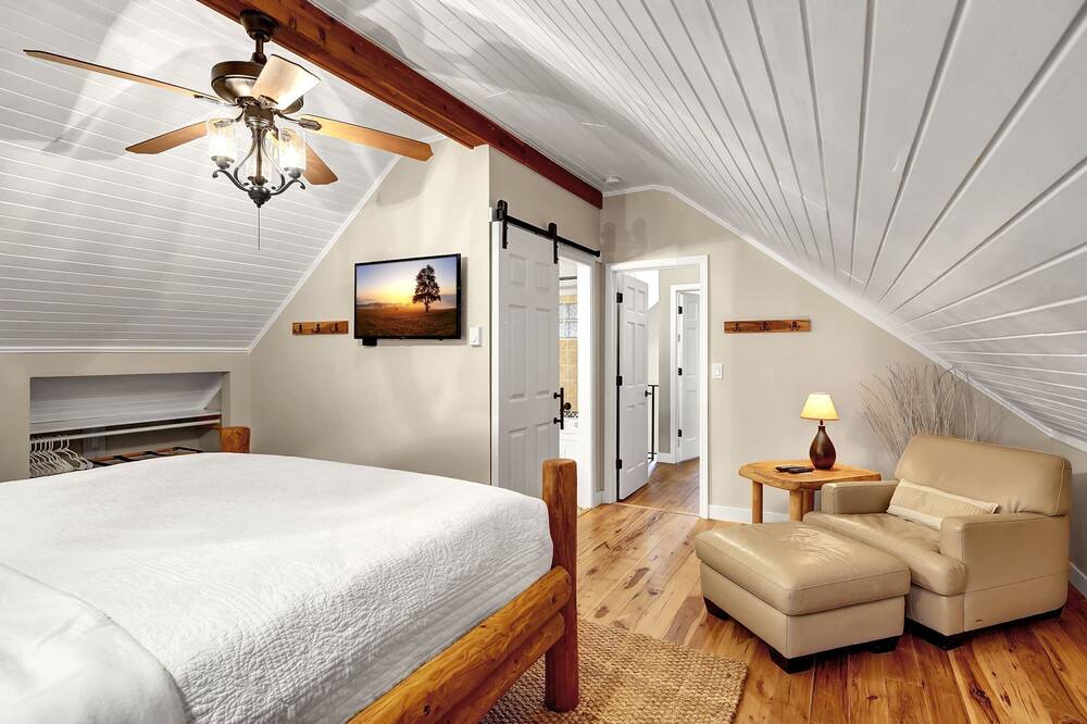 Photo of Bedroom in Avon