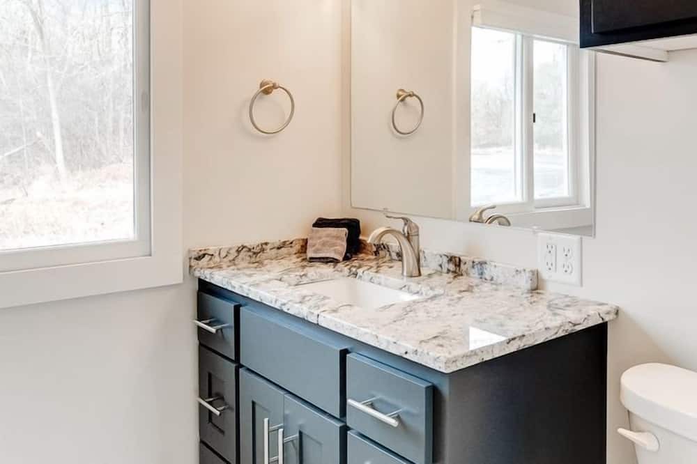 Photo of Bathroom in Lindstrom