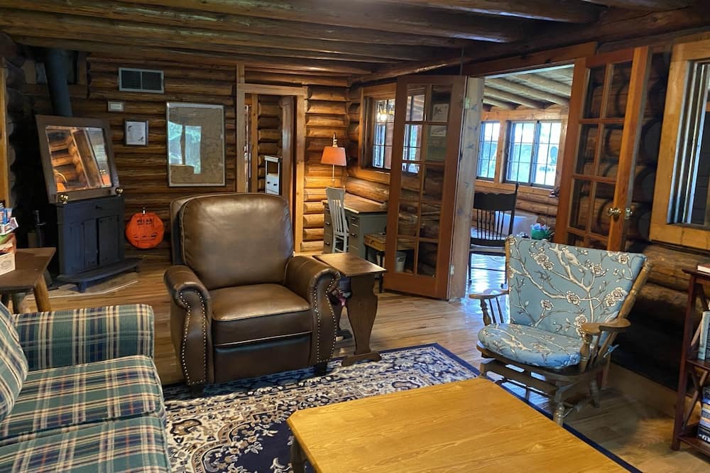 Photo of Livingroom in Crane Lake