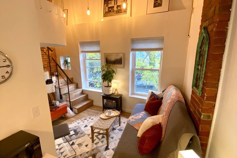 Photo of Livingroom in Mill River