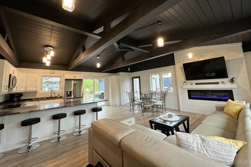 Photo of Livingroom in Sturgeon Lake