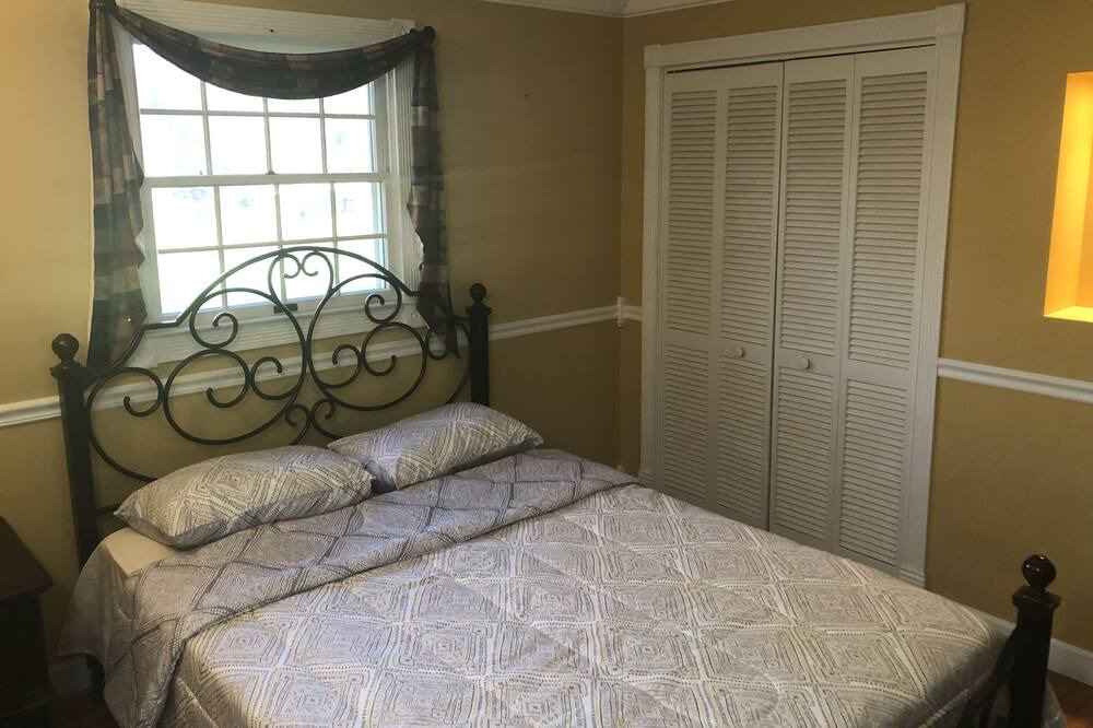 Photo of Bedroom in Fort Edward