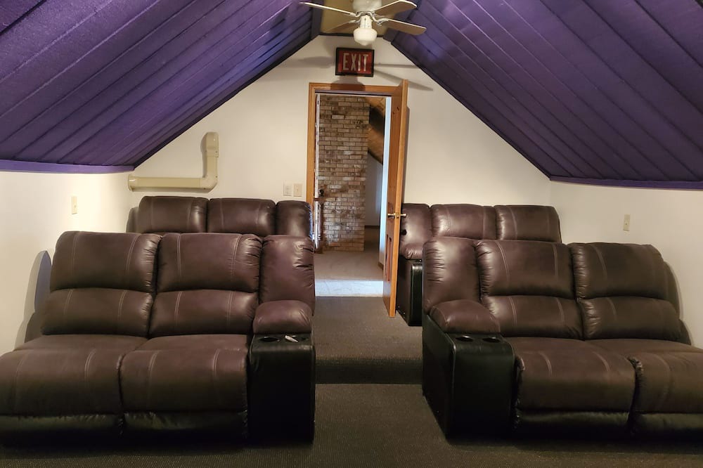 Photo of Livingroom in Chickamaw Beach