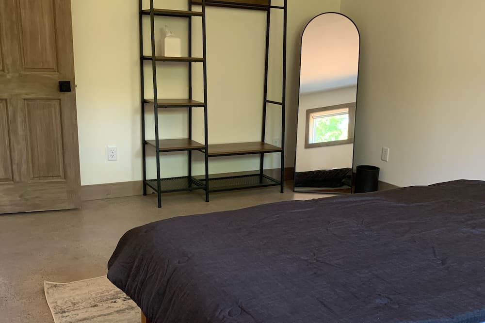 Photo of Bedroom in Hill