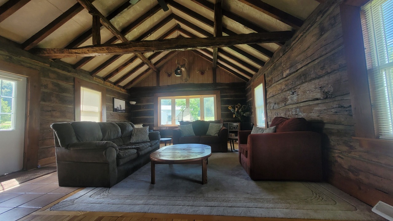 Photo of Livingroom in Haney