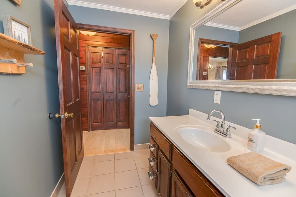 Photo of Bathroom in Turtle Lake