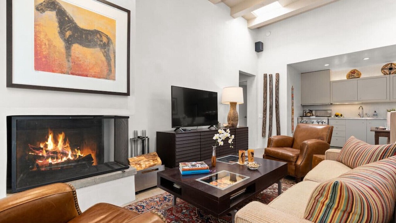 Photo of Livingroom in Historic Eastside