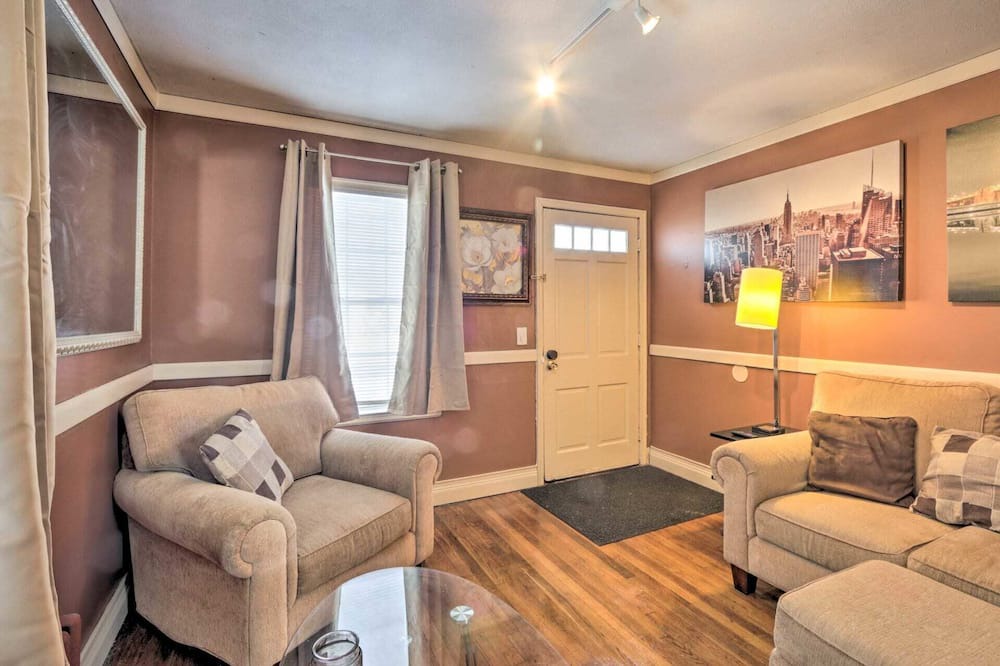 Photo of Livingroom in East Hartford