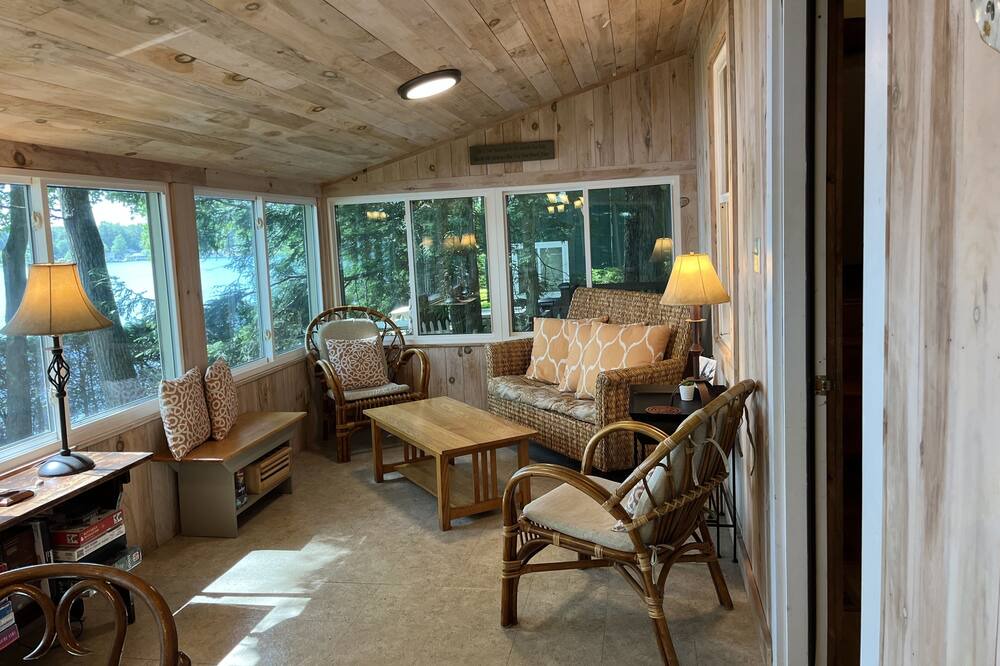 Photo of Livingroom in Shutesbury