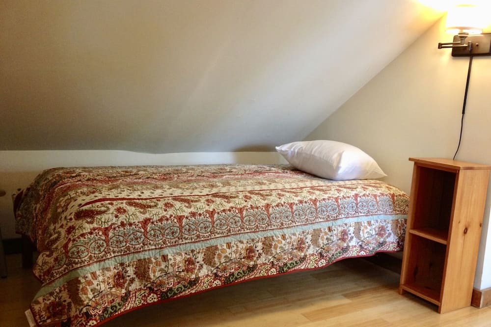 Photo of Bedroom in Shutesbury