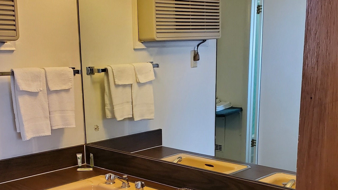 Photo of Bathroom in Raton