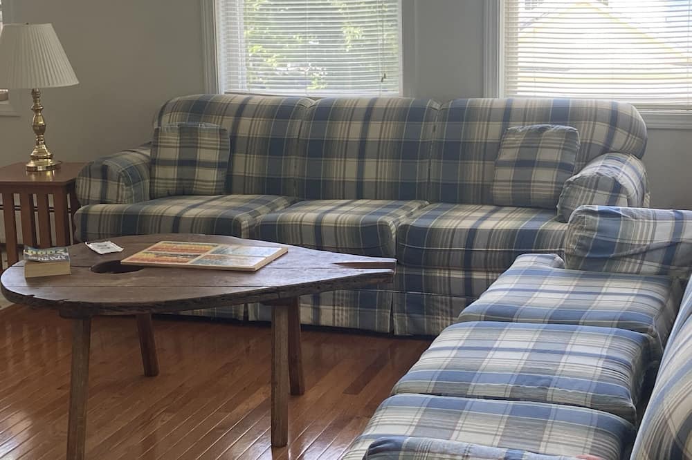 Photo of Livingroom in Winchester