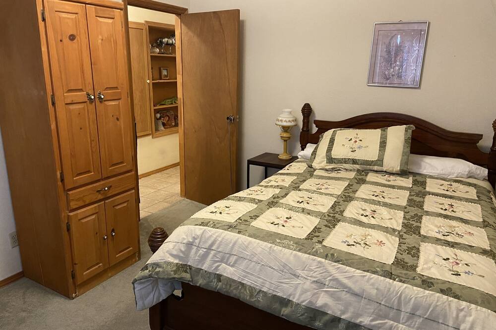 Photo of Bedroom in Edgewood
