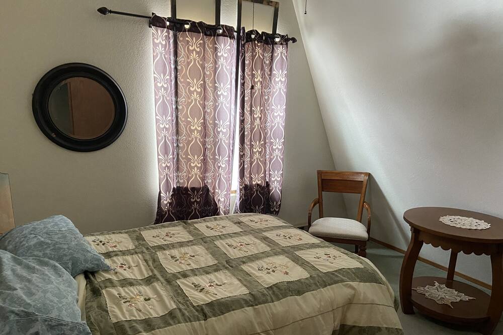 Photo of Bedroom in Edgewood