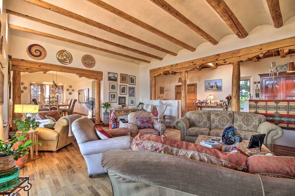 Photo of Livingroom in Canoncito