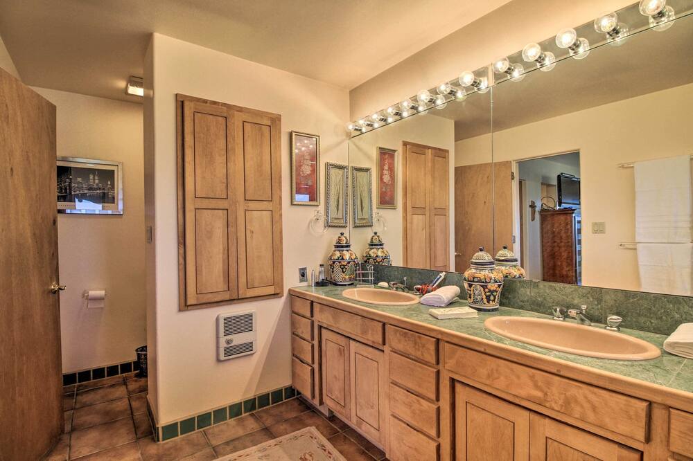Photo of Bathroom in Canoncito