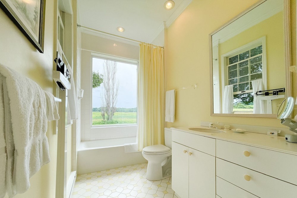 Photo of Bathroom in Grenell
