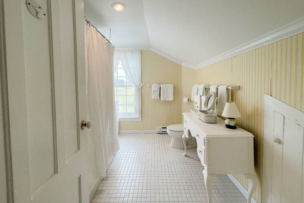 Photo of Bathroom in Grenell