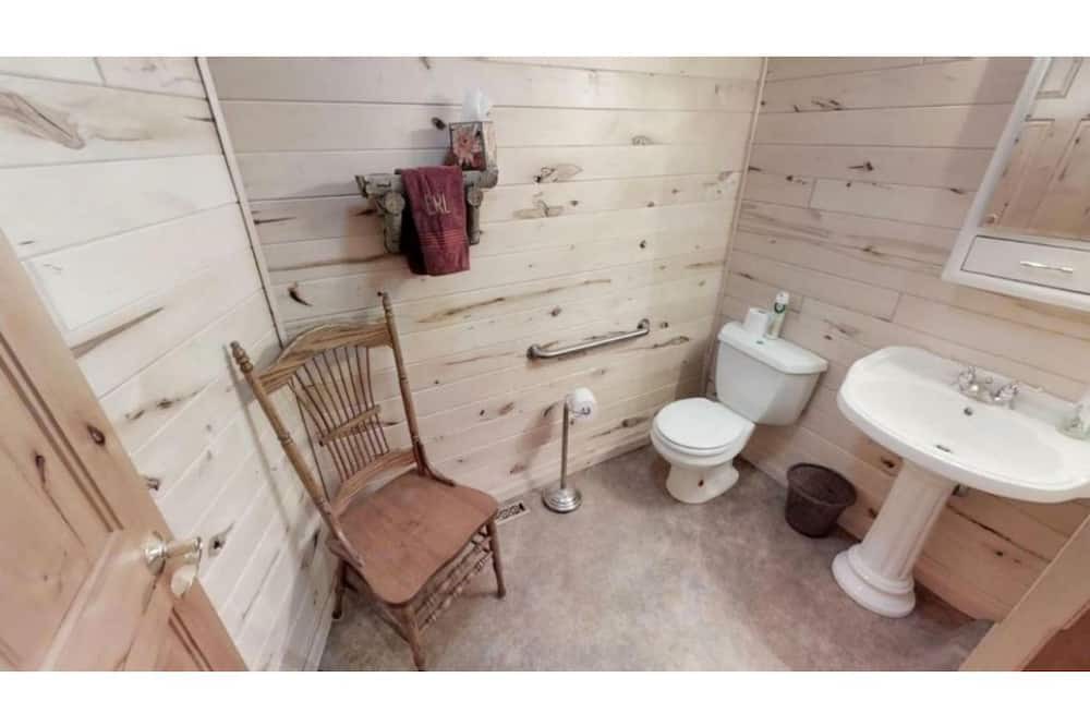 Photo of Bathroom in Mora