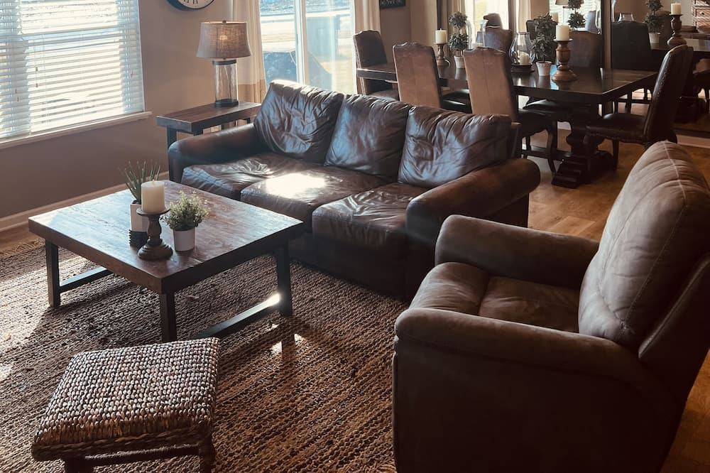 Photo of Livingroom in Woodbury