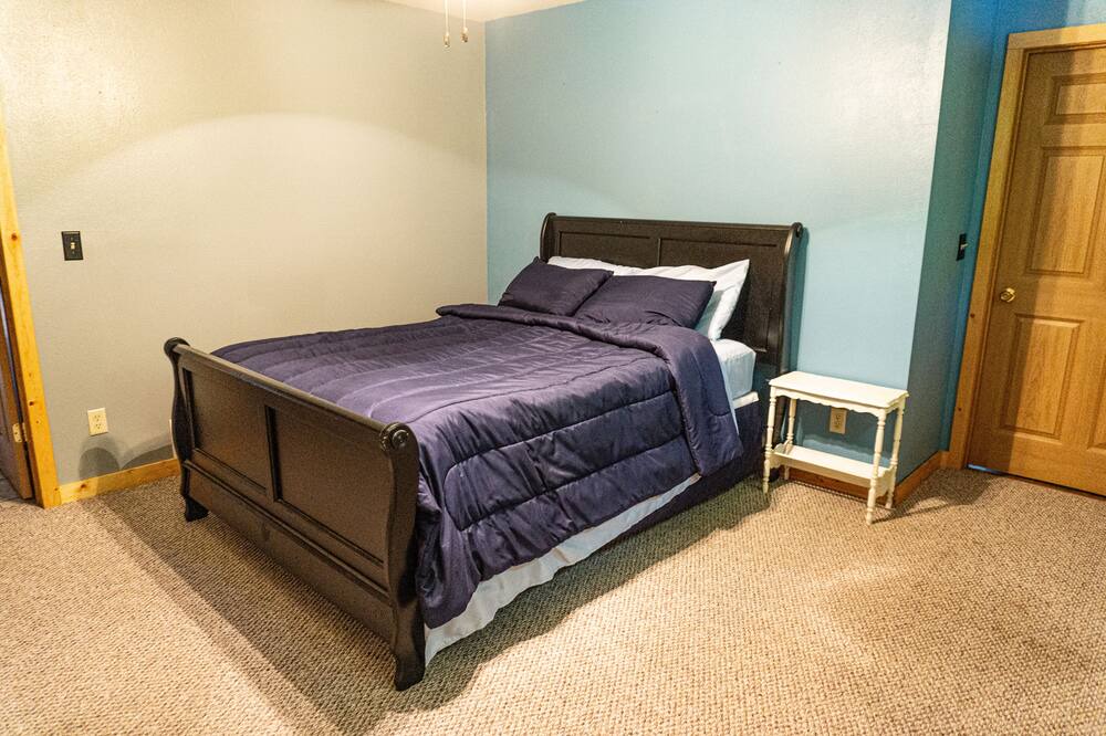 Photo of Bedroom in New Auburn