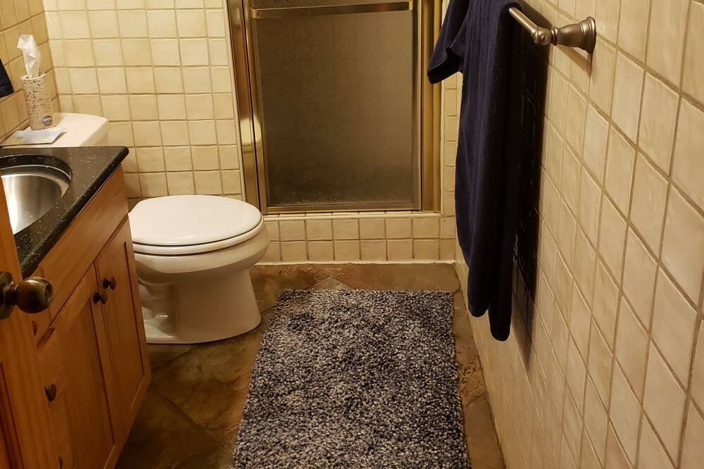 Photo of Bathroom in Siren