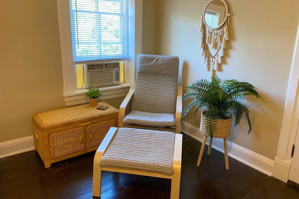 Photo of Livingroom in Charles Town
