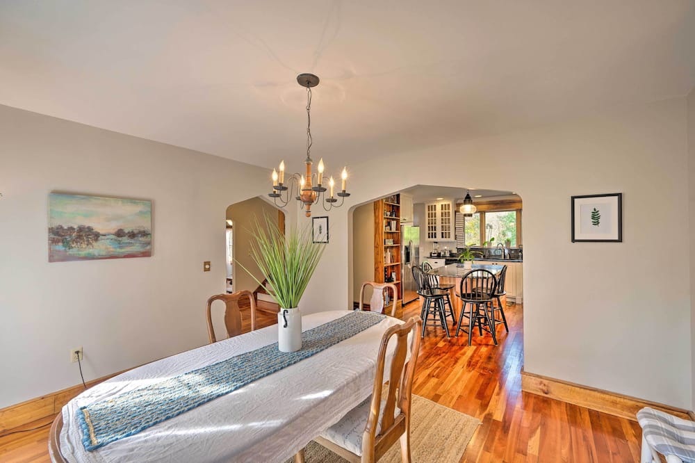 Photo of Livingroom in Jeffersonville