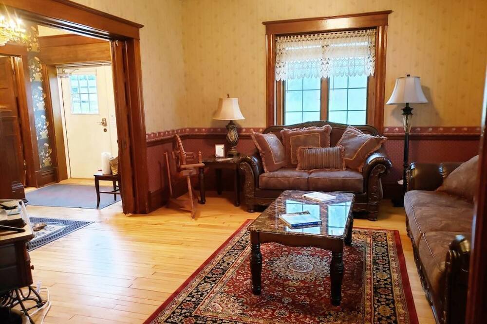 Photo of Livingroom in Woodville