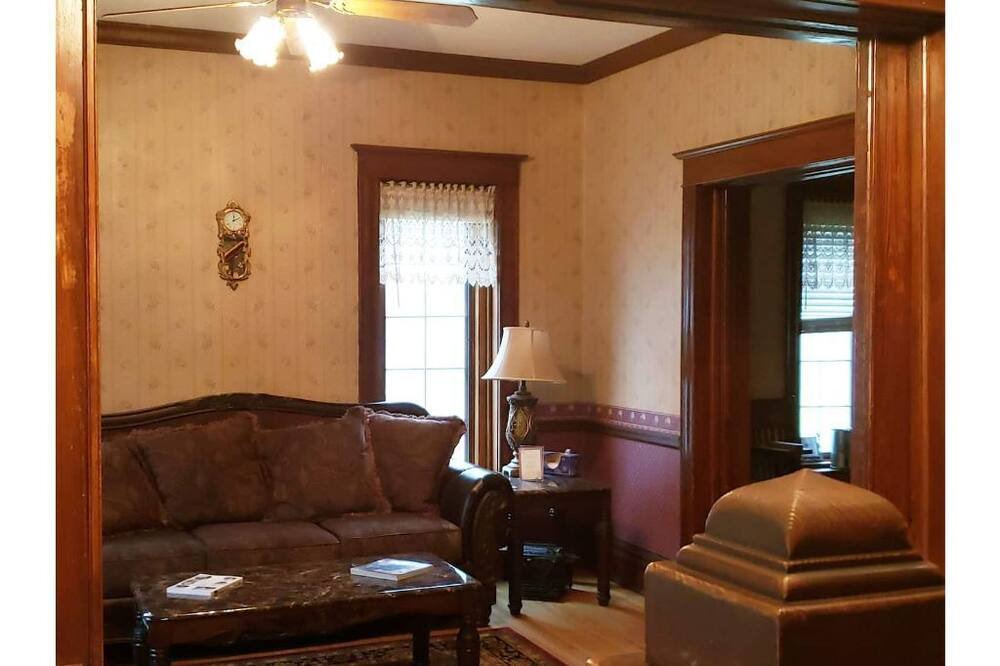 Photo of Livingroom in Woodville