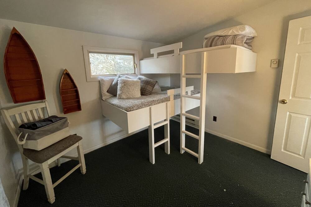 Photo of Bedroom in Wellesley Island