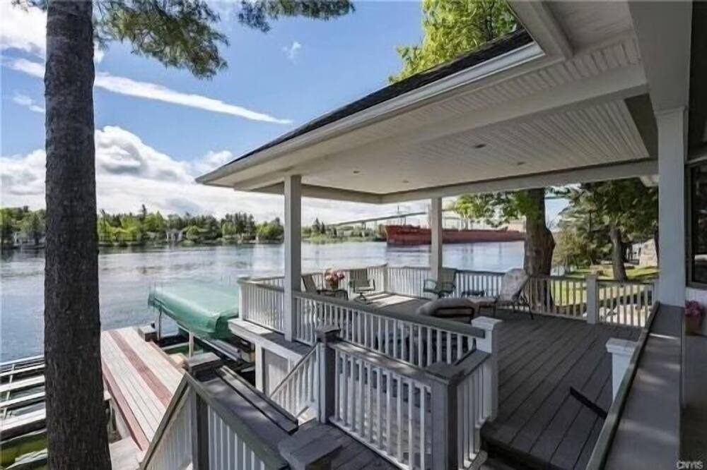 Photo of Patio Balcony in Wellesley Island