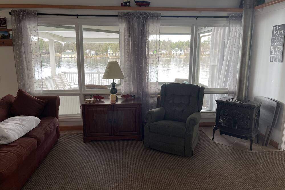 Photo of Livingroom in Wellesley Island