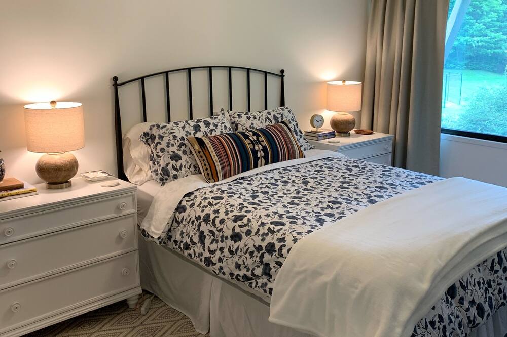 Photo of Bedroom in Warren