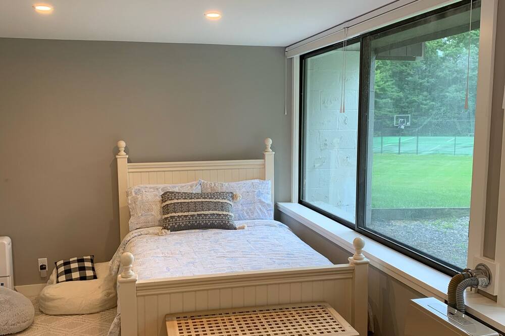 Photo of Bedroom in Warren