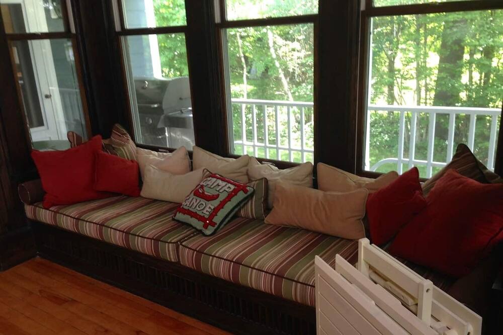 Photo of Livingroom in Loon Lake