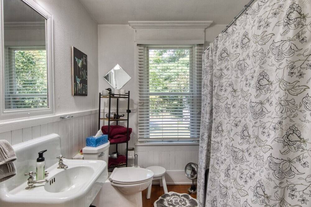 Photo of Bathroom in Loon Lake