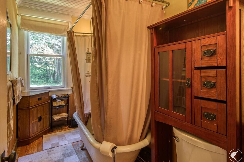 Photo of Bathroom in Loon Lake