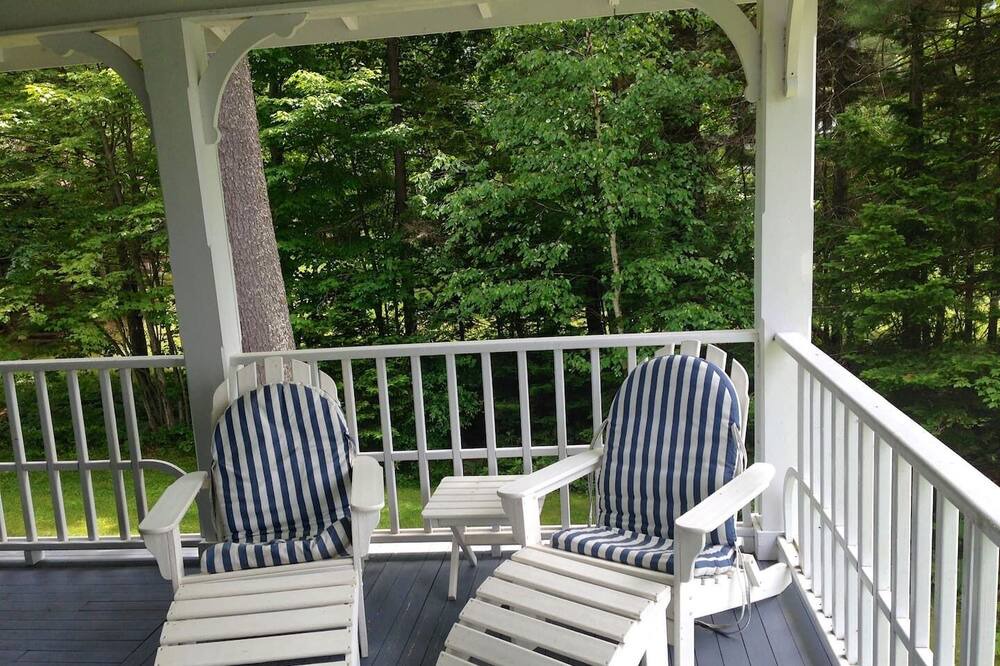 Photo of Patio Balcony in Loon Lake