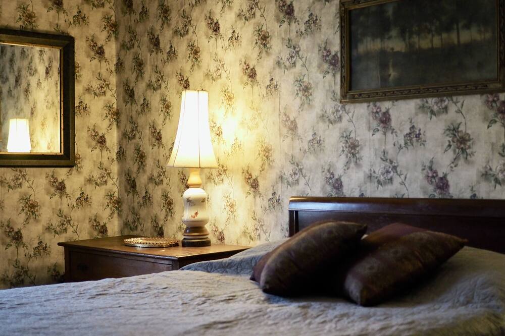 Photo of Bedroom in Elizabethtown