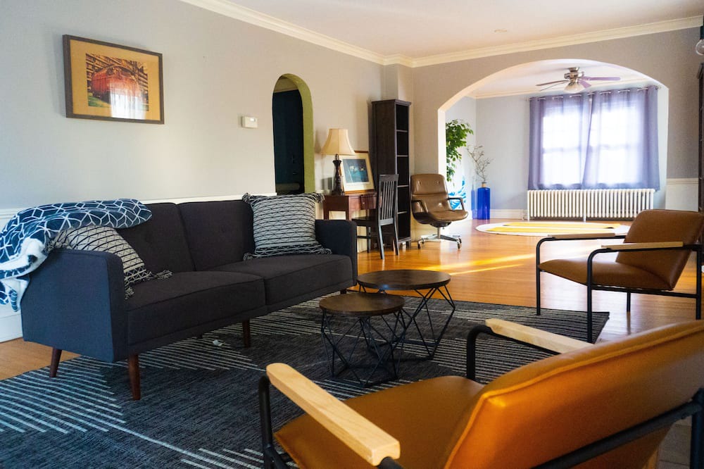 Photo of Livingroom in West Hartford